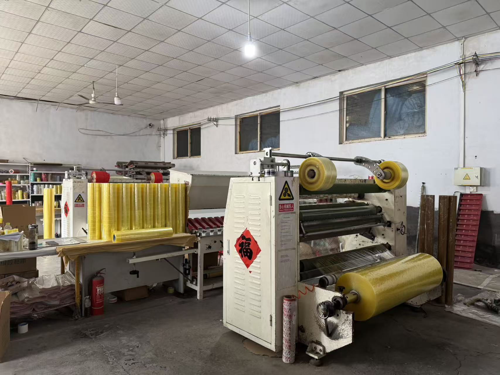Volatilitas Bahan Baku Nyurung Penyesuaian Rantai Pasokan kanggo Produsen Tape Adhesive